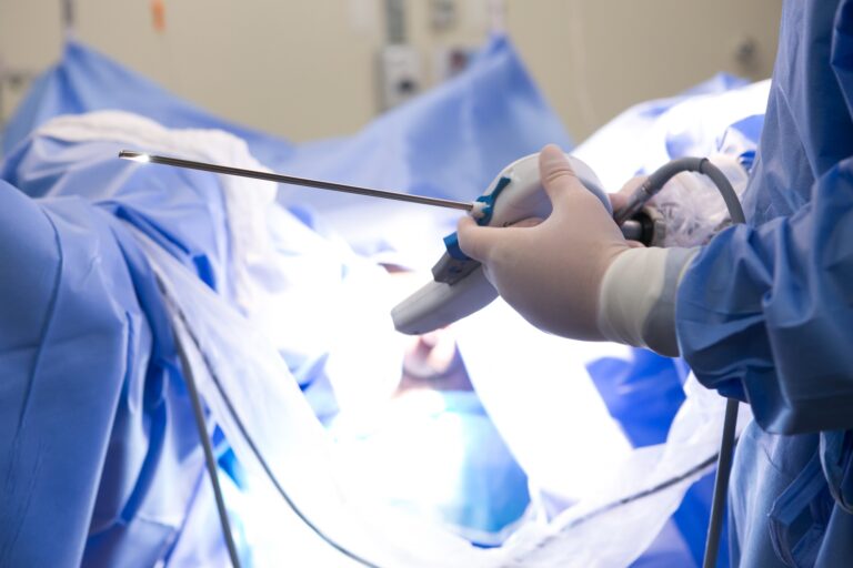 Hospital Moinhos de Vento realiza procedimento pioneiro no RS para tratamento de doença da próstata
