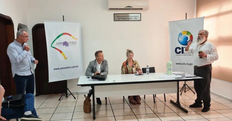 João Luiz participa de reunião com prefeitos da região para discutir projeto do Estado sobre a Corsan