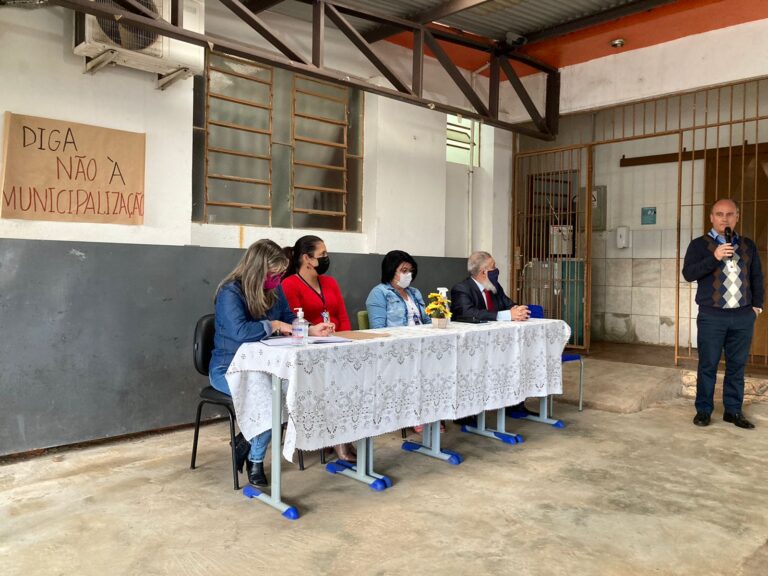 Autoridades explicam municipalização da Escola Leonardo Kurtz em São Sepé