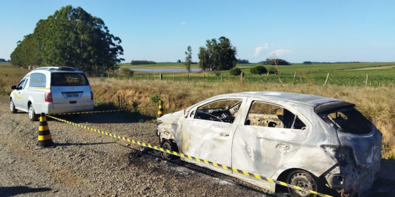 Corpo é encontrado carbonizado dentro de veículo em São Sepé