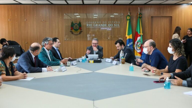 Governador do RS recebe representantes do funcionalismo e trata sobre reajuste salarial