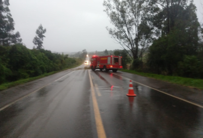 Bombeiros recebem chamados durante temporal em São Sepé