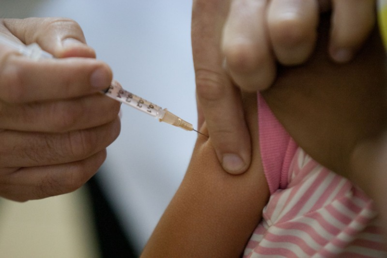 Vacinação infantil contra gripe e sarampo é antecipada no Rio Grande do Sul
