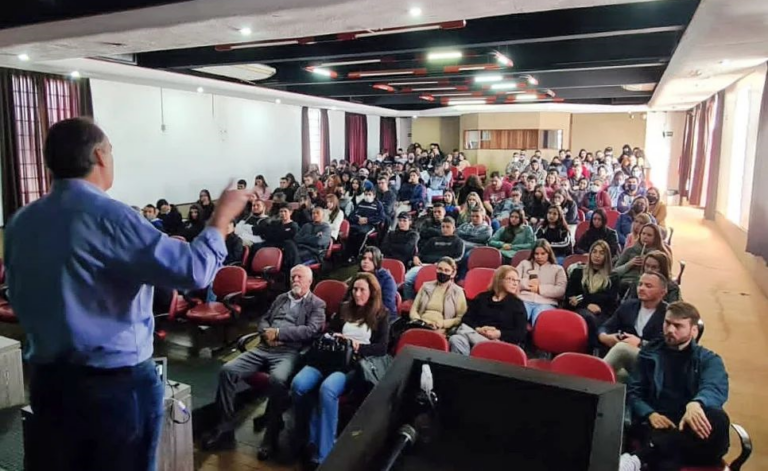 Alunos de São Sepé participam de bate-papo com ex-reitor da UFSM