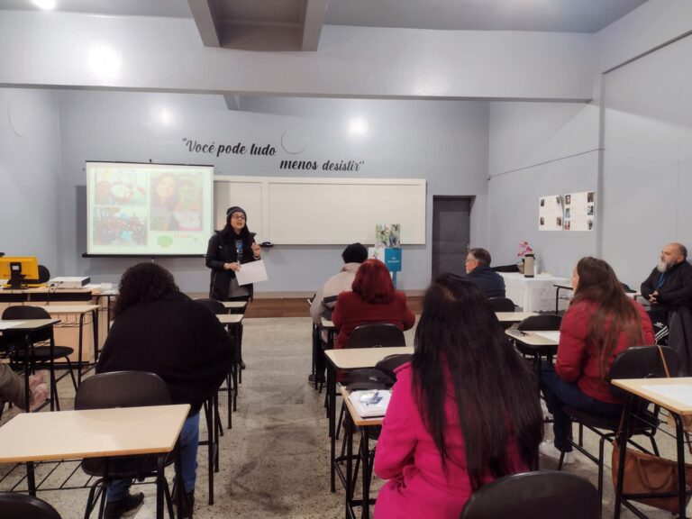 Parceria entre Sesc e Prefeitura oferece curso de preparação para grupo de voluntários