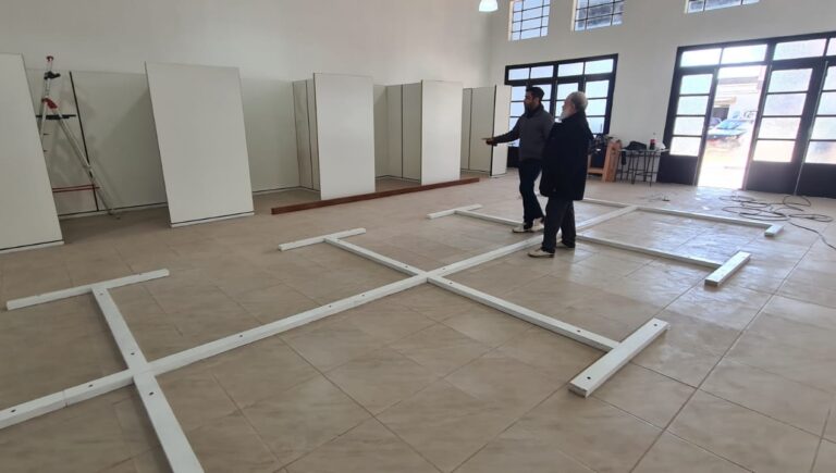 Bancas começam a ganhar forma para inauguração do Mercado Público Municipal