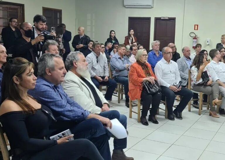 Prefeito João Luiz participa de reunião com Governador do Estado