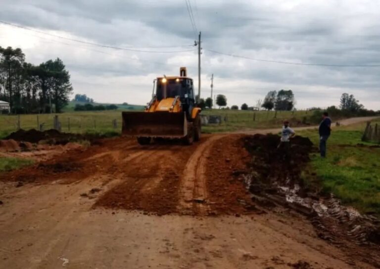 Prefeitura realiza manutenção nas estradas da Mata Grande