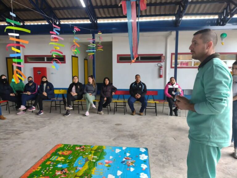 Emei Dona Anita participa de capacitação de primeiros socorros