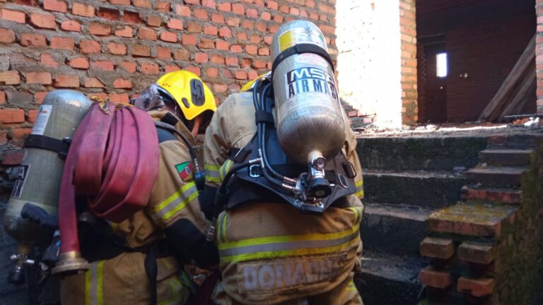 Bombeiros realizam treinamento de incêndio em São Sepé