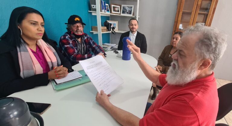 Prefeitura recebe pedido para criação de associação de moradores na Vila Block