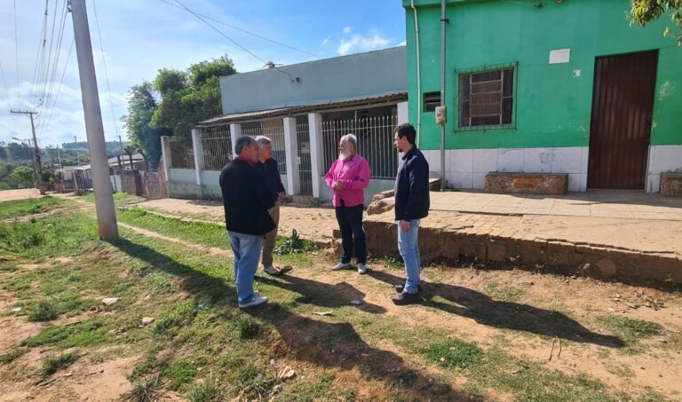 Prefeitura acompanha solicitação de parada de ônibus no Bairro Cristo Rei