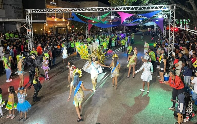 Carnaval reúne milhares de pessoas em São Sepé durante três noites