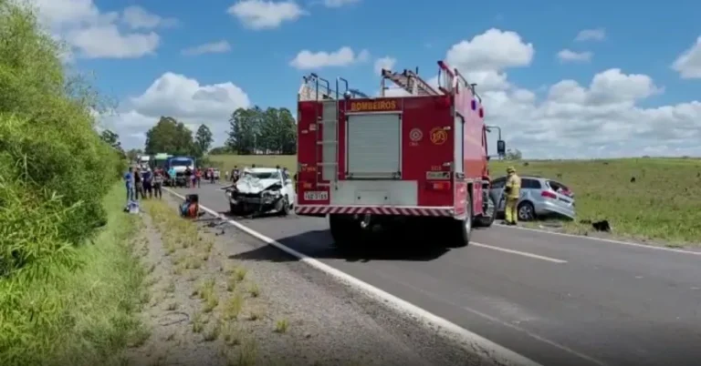 Colisão entre veículos argentinos deixa dois mortos e quatro feridos na BR-290