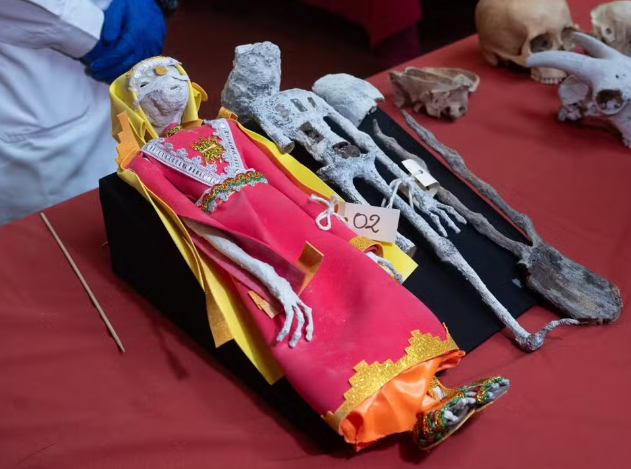 ‘Múmias extraterrestres’ achadas no Peru são, na verdade, bonecos feitos com ossos de animais