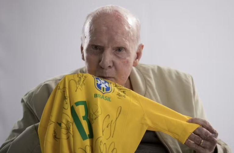 Morre no Rio aos 92 anos, Zagallo, o único tetracampeão mundial de futebol.