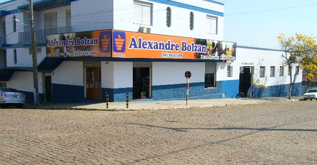 Loja Alexandre Bolzan comemora hoje 90 anos de história.