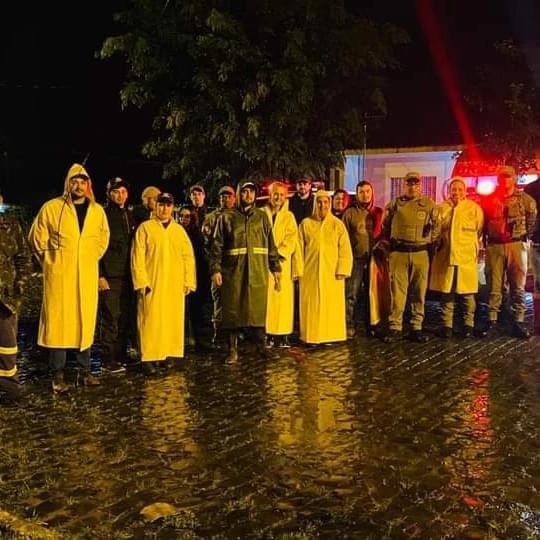 Famílias são retiradas de áreas próximas ao Ibicuí, a evacuação aconteceu durante a madrugada.