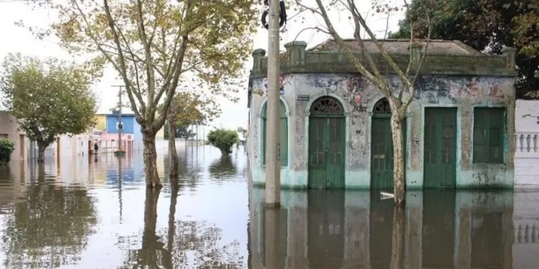 Nível alto da Lagoa dos Patos agrava situação em Rio Grande.