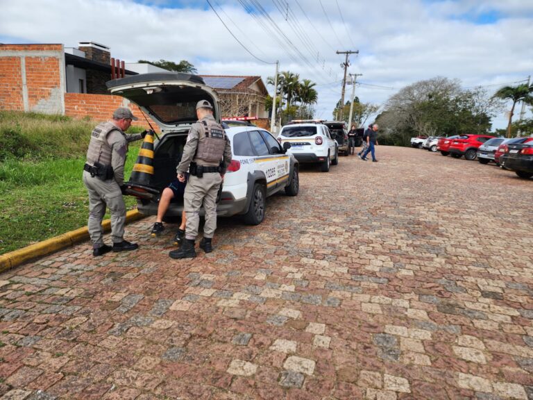 OPERAÇÃO CONJUNTA ENTRE BM E POLICIA CIVIL COMBATEM TRÁFICO DE DROGAS EM FORMIGUEIRO.