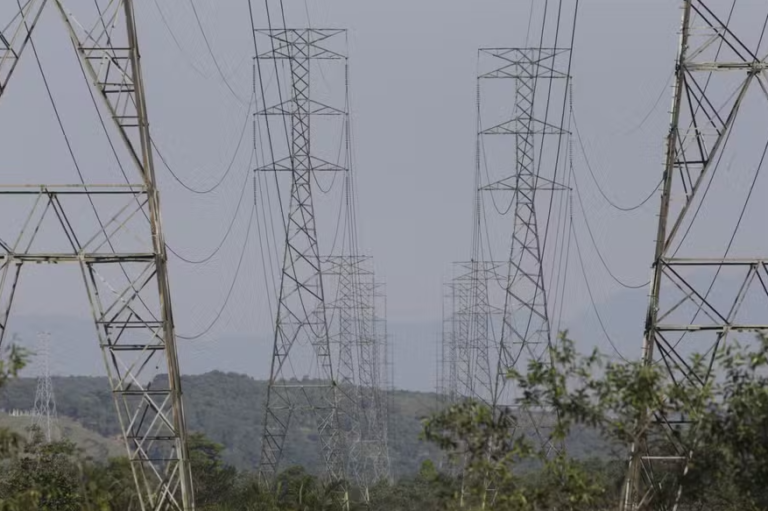 Aneel aciona bandeira vermelha 2 em outubro e conta de luz ficará mais cara