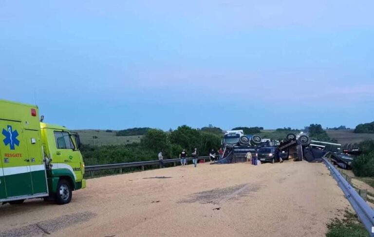 Grave acidente entre carreta e dois carros deixa um morto e cinco feridos na BR-392 em Canguçu.