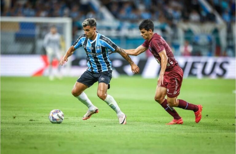 Grêmio vai bem diante do Caxias. Vence com folga e assume liderança do Grupo A.