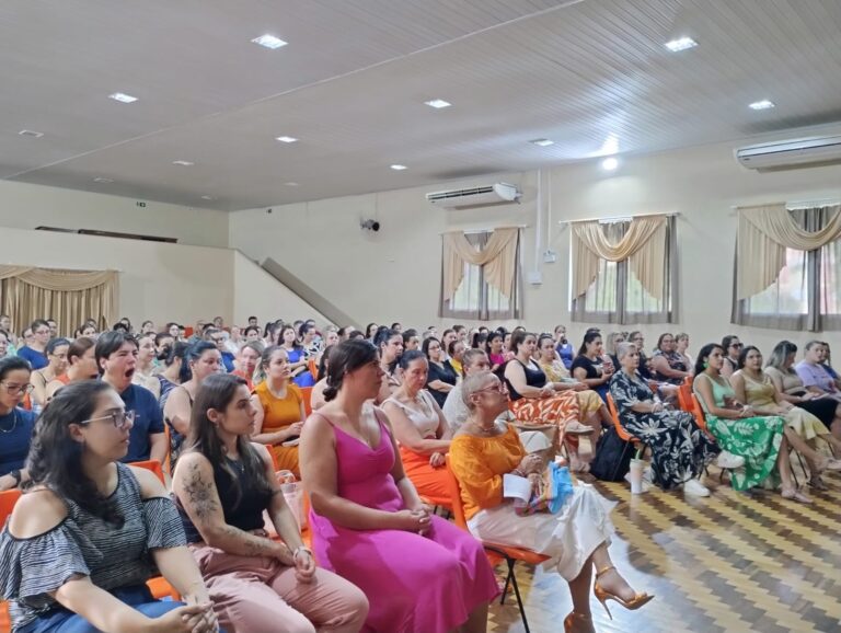 Secretaria de Educação realiza programação de abertura do ano letivo com os professores.