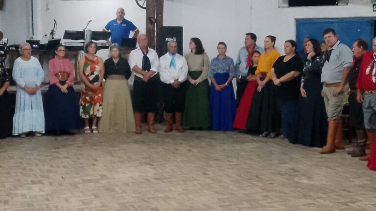 Jantar baile no CTG Pingo Amigo apresentou sua nova patronagem.