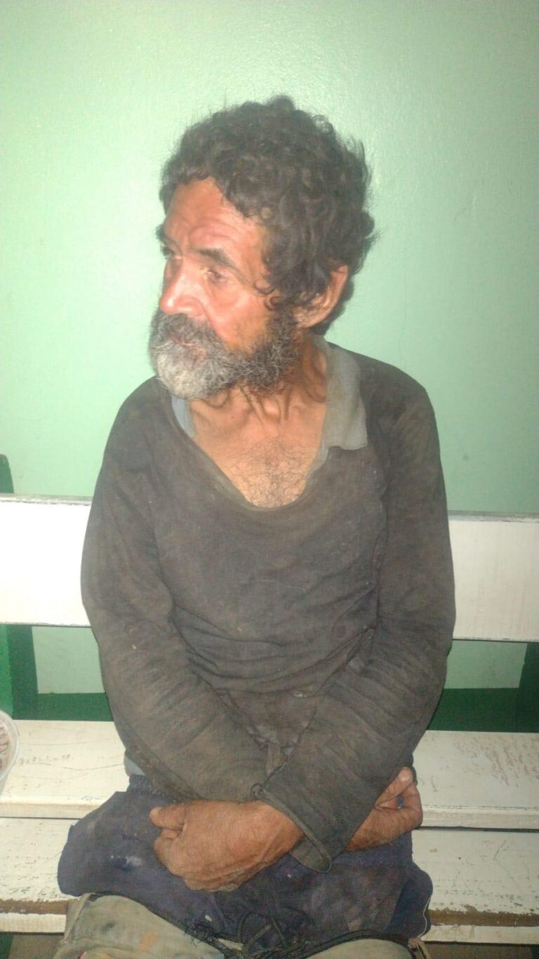Homem com sinais de desnutrição é encontrado pela Brigada Militar e levado para atendimento médico.