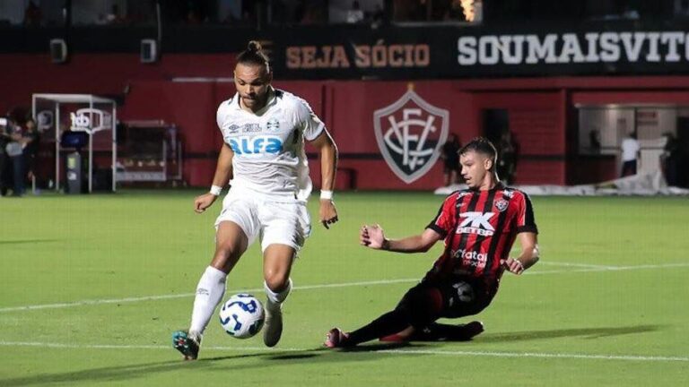 Grêmio empata com Vitória na estreia de Mano Menezes.