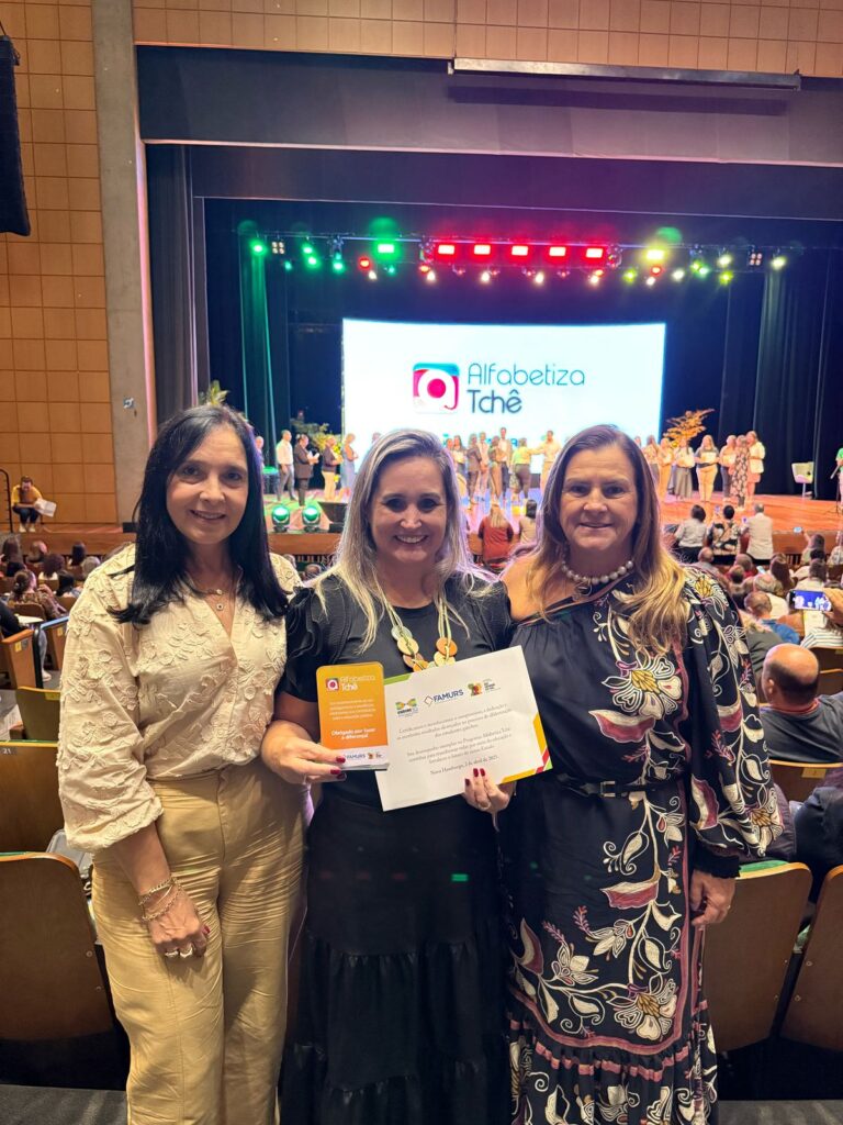 EMEF Coronel Chananeco recebe premiação no programa Alfabetiza Tchê