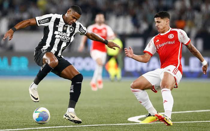 COLORADO É GOLEADO PELO BOTAFOGO NO NILTON SANTOS