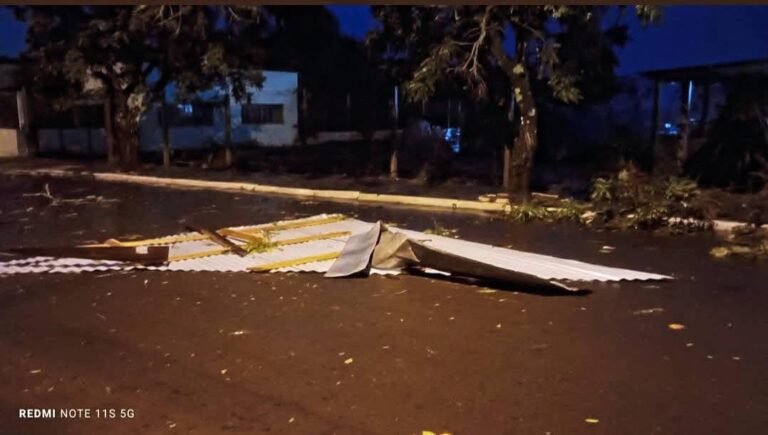 TEMPORAL COM VENTOS DE 80KM ATINGIU VARIAS CIDADES NO ESTADO.