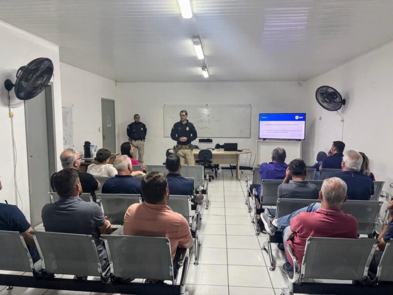 Maio Amarelo: Motoristas da Saúde participam de ação educativa com a PRF