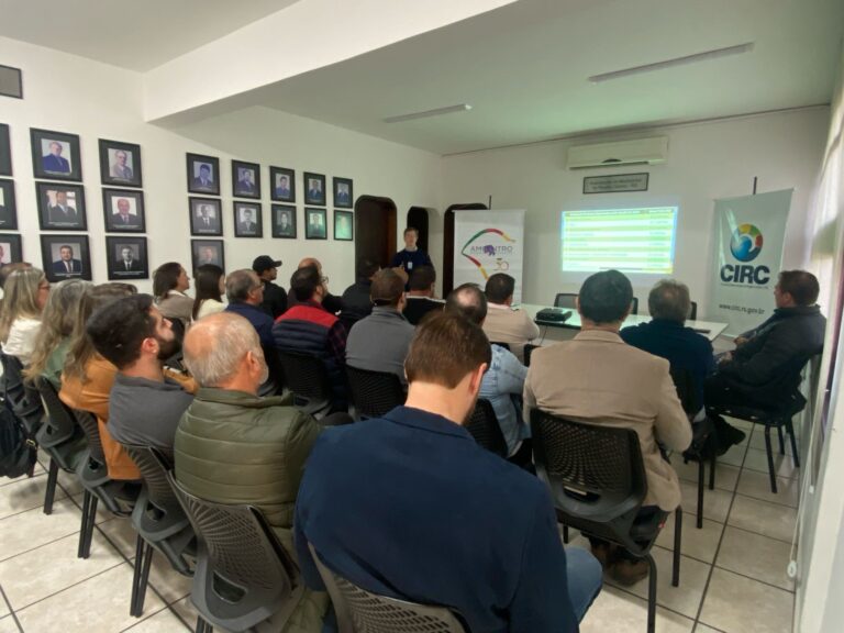 Gestores da Agricultura participam de reunião na AMCENTRO e elegem nova coordenação