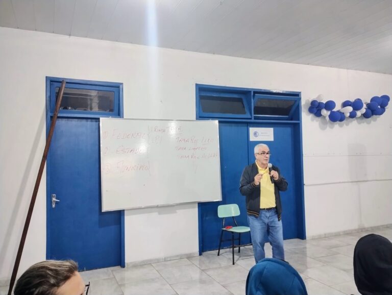 Secretário de Finanças realiza palestra sobre educação fiscal na Escola Valmarath