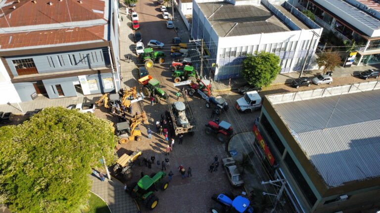 TRATORAÇO NESTA SEXTA-FEIRA, 06, BUSCOU APOIO NO COMÉRCIO E BANCOS DE SÃO SEPÉ.