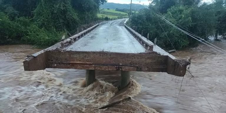 Chuva deixa bairros isolados em Jaguari