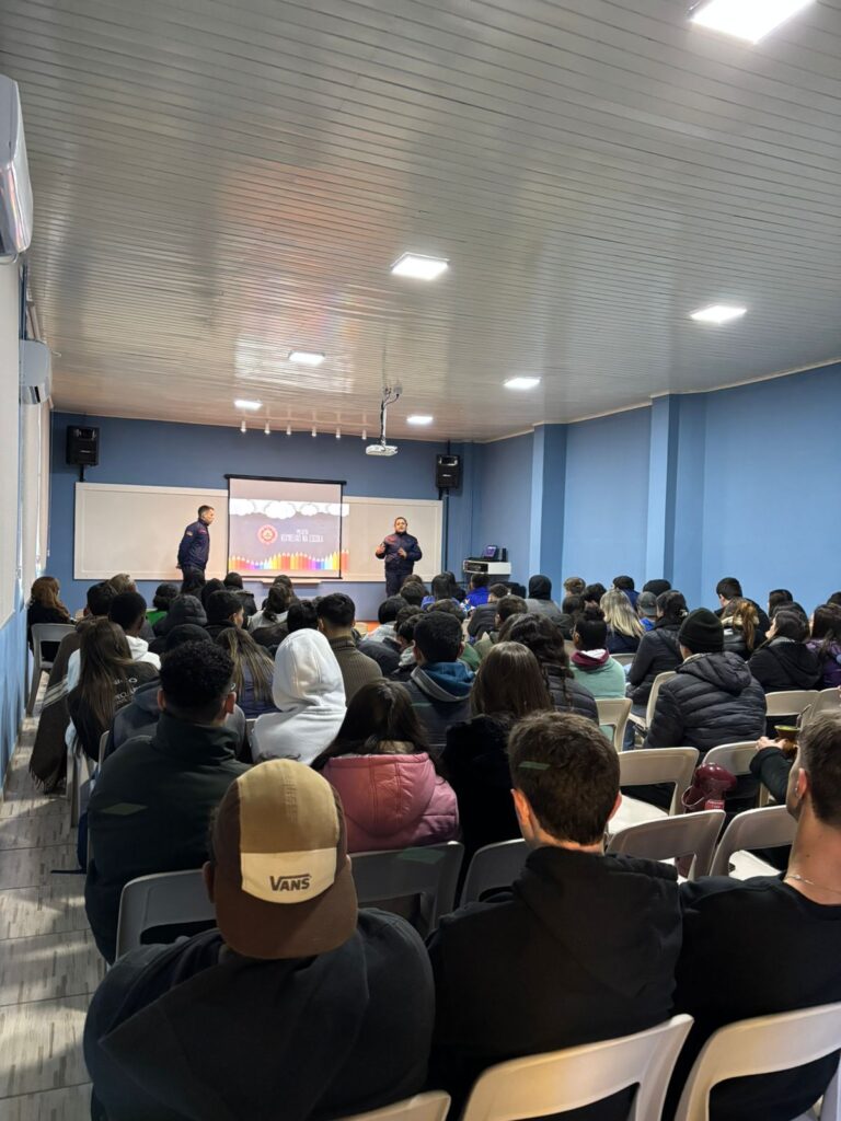 CORPO DE BOMBEIROS REALIZOU CICLO DE PALESTRAS EM ALGUMAS ESCOLAS DE SÃO SEPÉ.
