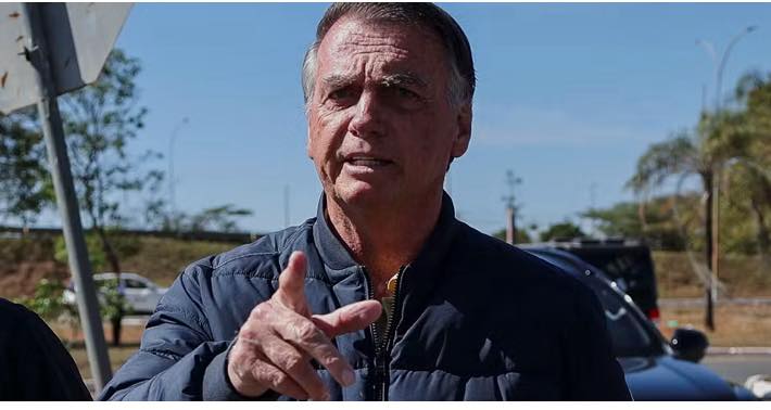 EX PRESIDENTE BOLSONARO PASSA A UTILIZAR TORNOZELEIRA ELETRÔNICA.