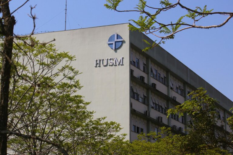 Jovem é baleado com pelo menos sete tiros em tentativa de homicídio em Santa Maria