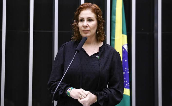 Deputada Carla Zambelli é presa na Itália, diz Ministério da Justiça