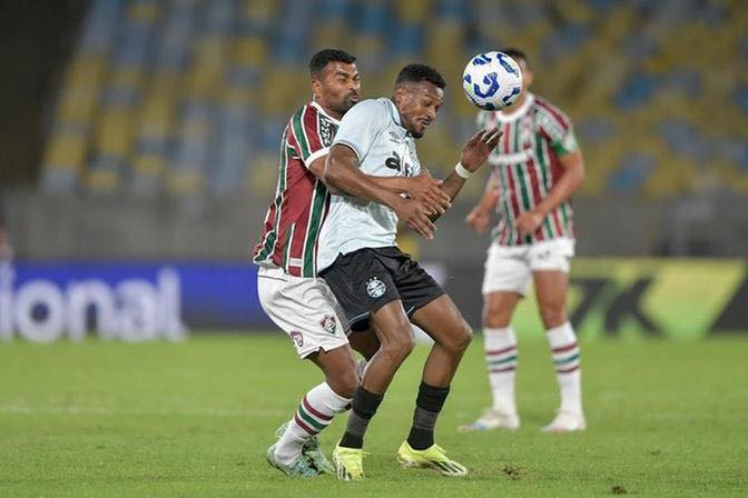 Sem chutar uma bola no gol, Grêmio é derrotado pelo Fluminense no Maracanã.