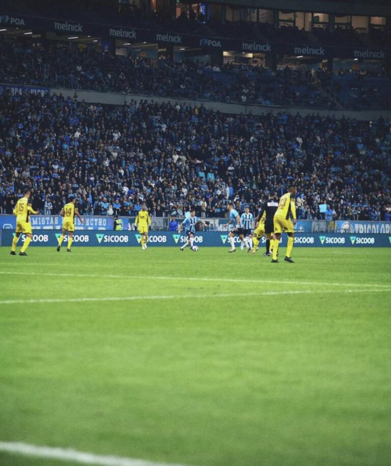 Grêmio é derrotado pelo Sport na Arena e acumula mais uma decepção no Brasileirão 2025.