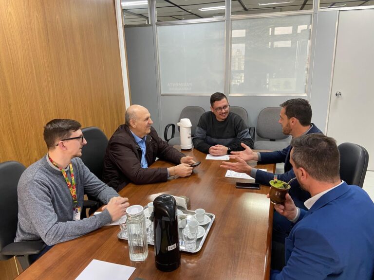 Formigueiro busca recursos e avança em projetos durante agendas em Brasília e Porto Alegre