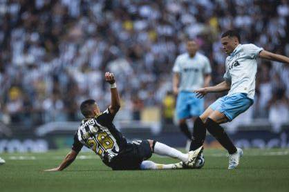 Grêmio vira sobre o Atlético-MG por 3 a 1 e respira no Brasileirão