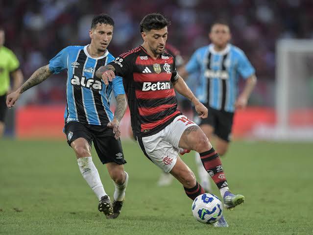 Flamengo e Grêmio empatam em jogo disputado no Maracanã.