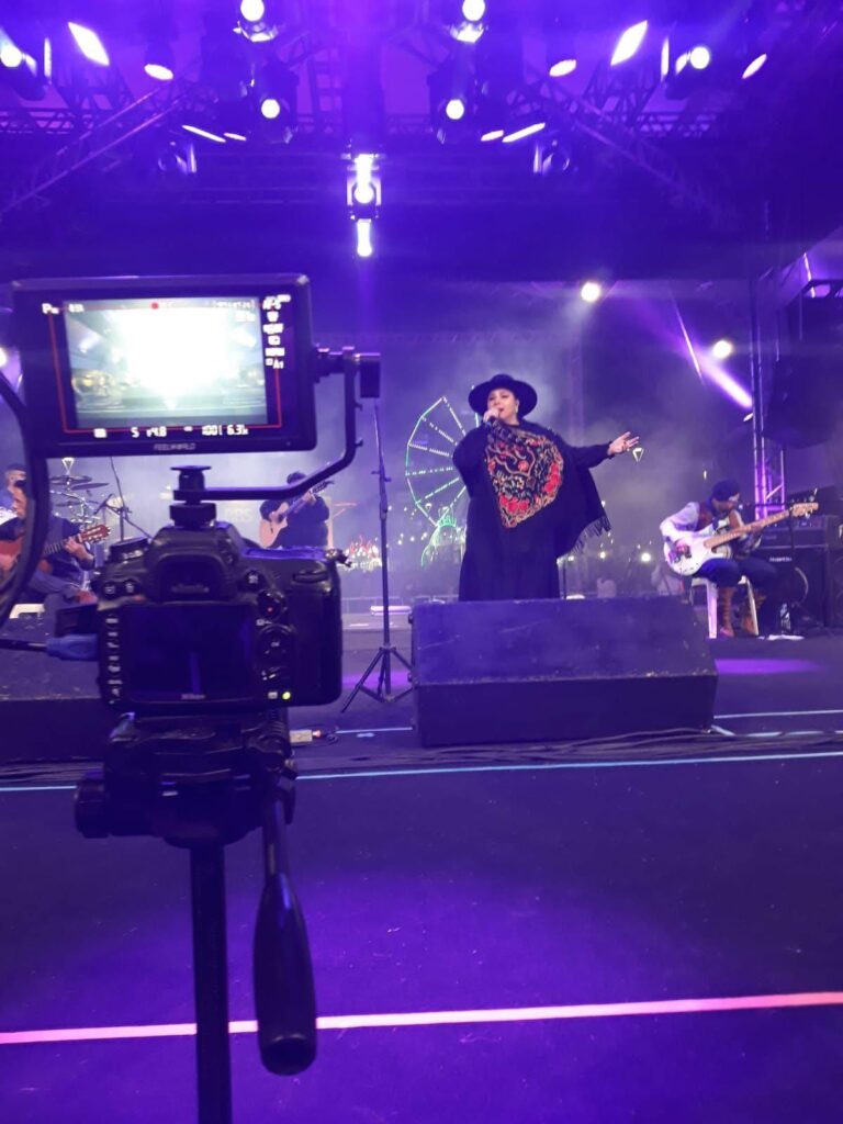 Zizi Machado emociona público no Acampamento Farroupilha em Porto Alegre