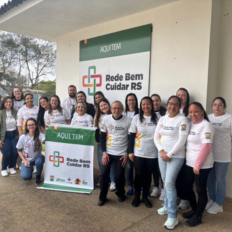 Equipe da ESF Lôndero recebe camisetas da Rede Bem Cuidar RS em ato simbólico